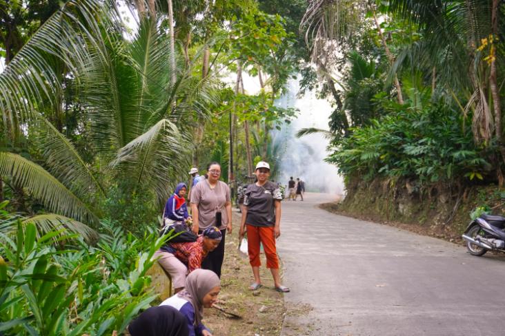 Jalan desa yang asri